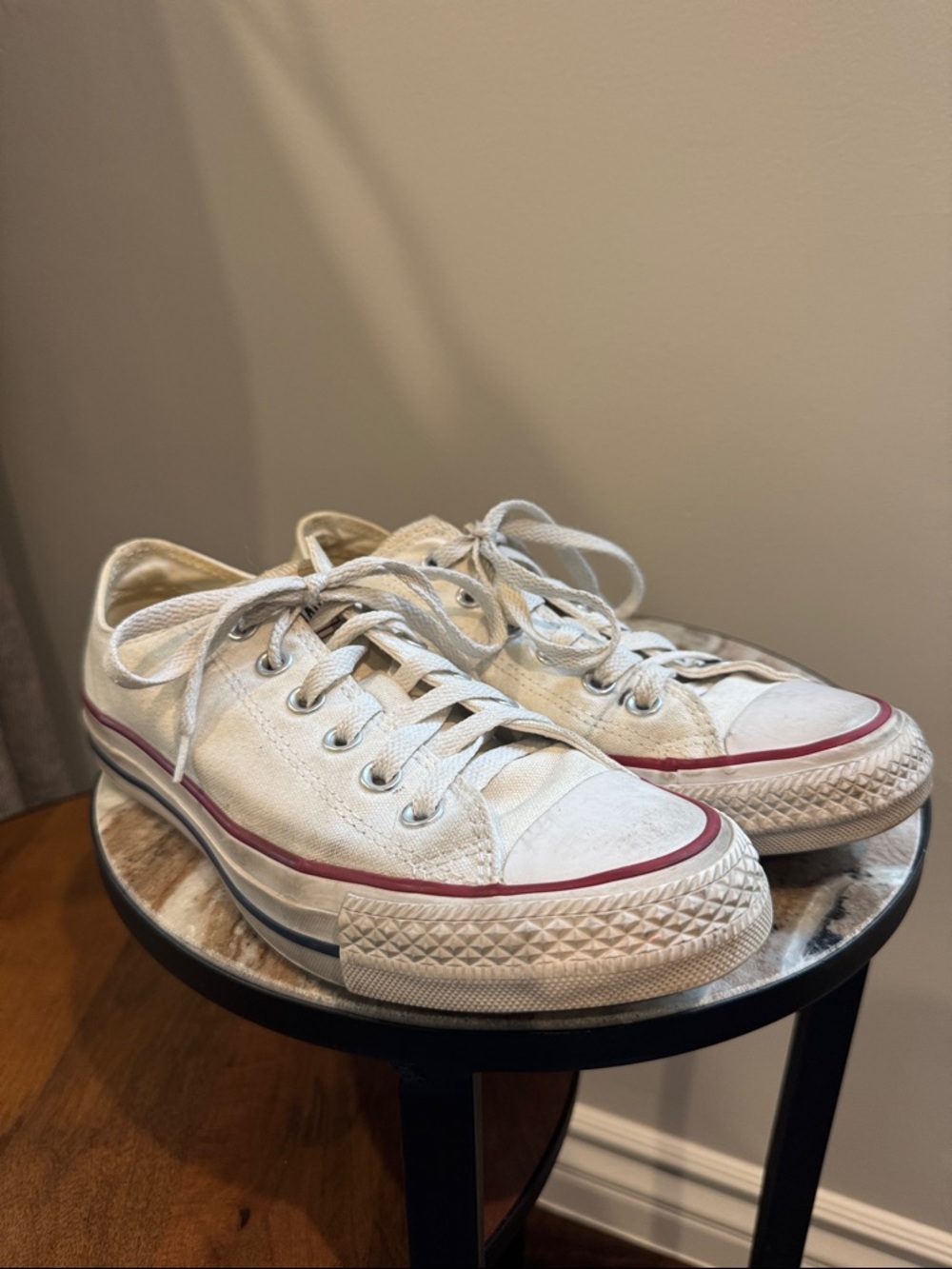 Women’s Cream Low-Top Converse Sneakers